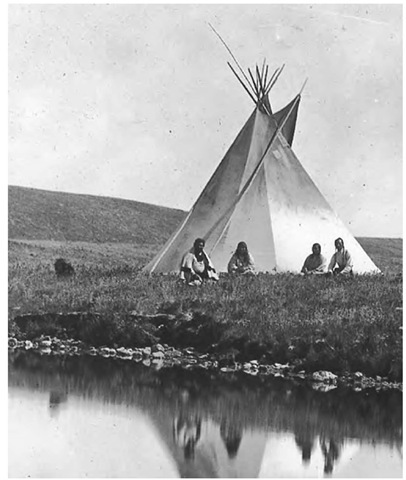 Blackfeet women constructed tip is from 12 to 14 buffalo skins over as many as 23 pine poles. Larger tipis, of up to 30 buffalo skins, were a sign of wealth. 